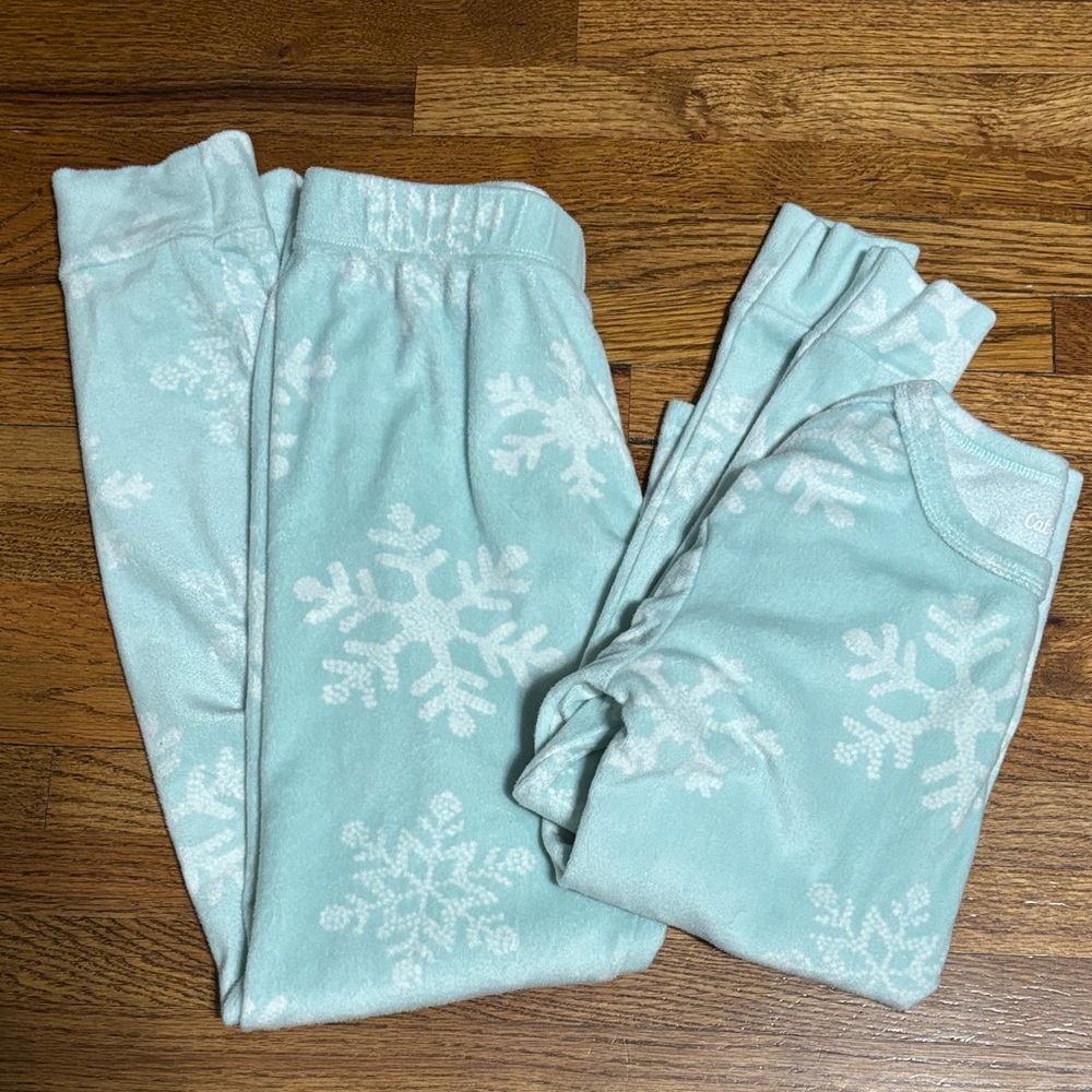 Cat & Jack girls fleece light blue snowflake pajamas